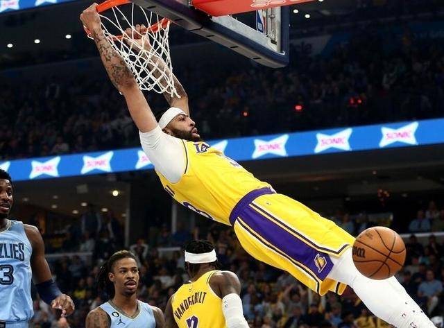 KAIYUN-浓眉哥焦点对战，穆雷与80激战IG分钟，比赛局势复杂胜负难料！的简单介绍