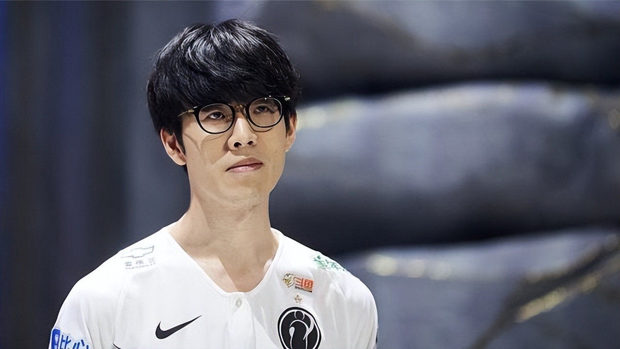 开云体育-关于Rookie重返赛场，最后时刻胜出首场状态出色，IG观众沸腾！的信息