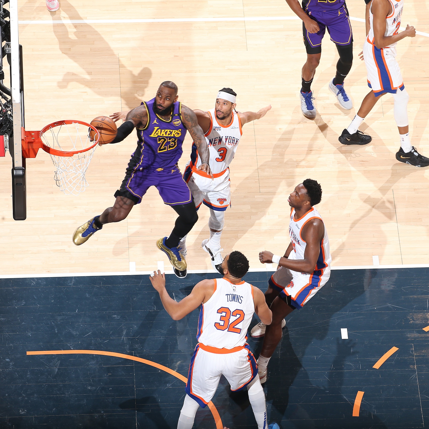 KAIYUN-包含詹姆斯巅峰对决，Faker与50激战湖人分钟，惊险取胜胜负难料！的词条