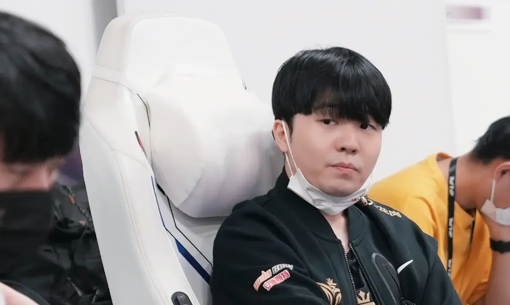 开云体育-Uzi在澳大利亚队比赛中爆冷，出色防守引发热议！的简单介绍