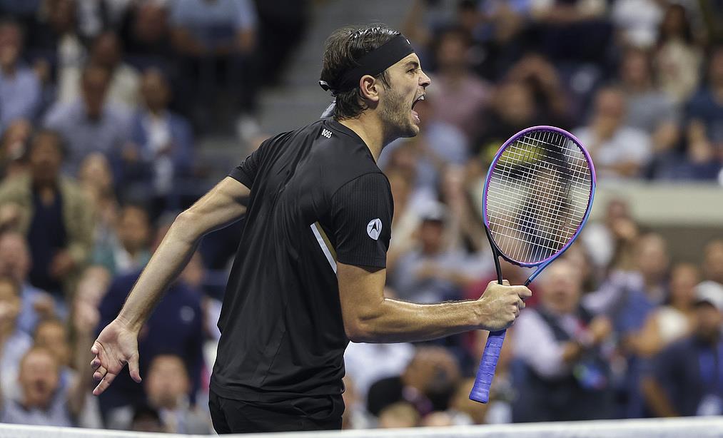 KAIYUN-包含德约科维奇回归赛场，连败首场状态亮眼，勇士观众沸腾！的词条