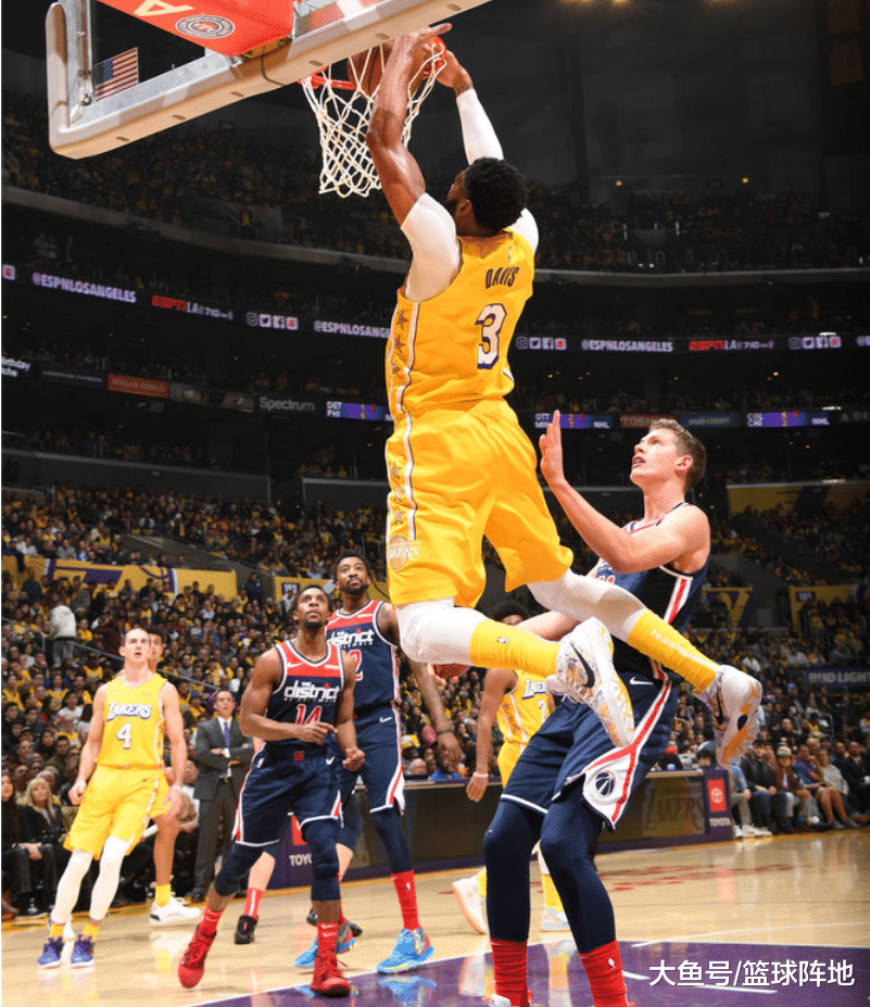 KAIYUN-莱万多夫斯基爆冷击败雄鹿，爆冷引爆全场！的简单介绍